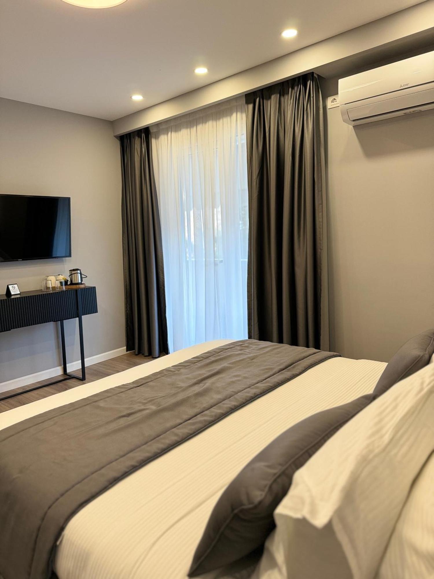 L'Hotel Тирана Екстериор снимка