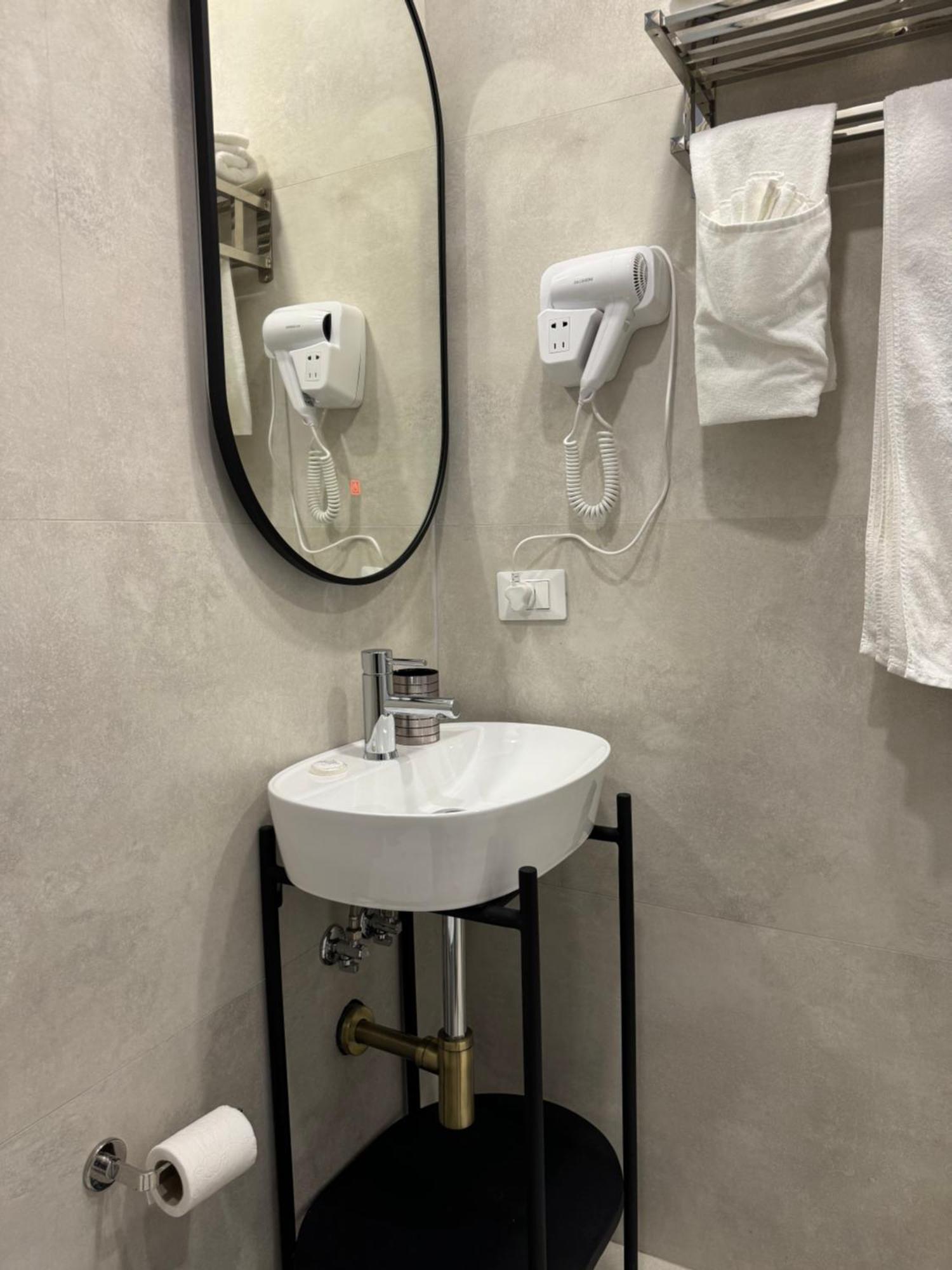 L'Hotel Тирана Екстериор снимка