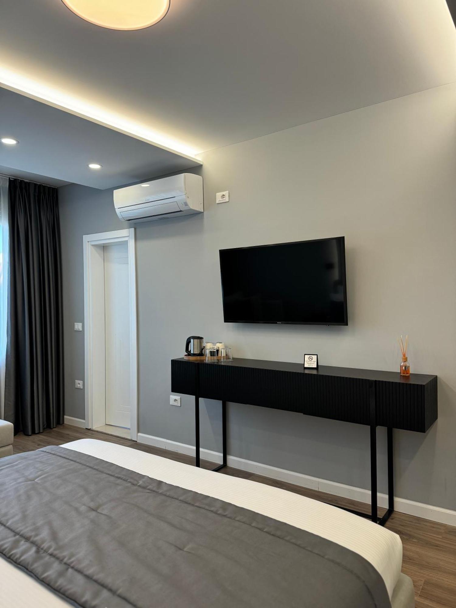 L'Hotel Тирана Екстериор снимка
