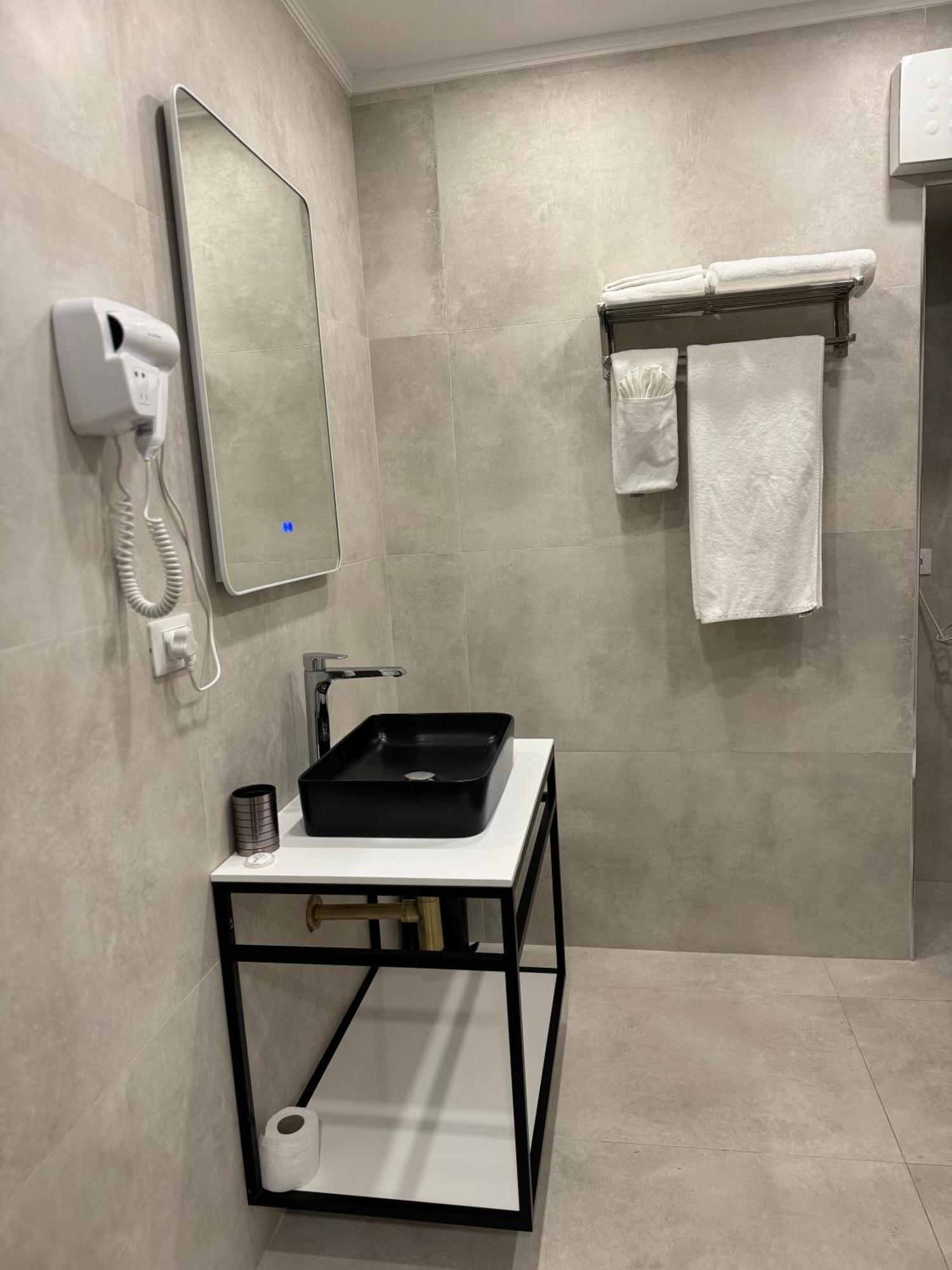 L'Hotel Тирана Екстериор снимка