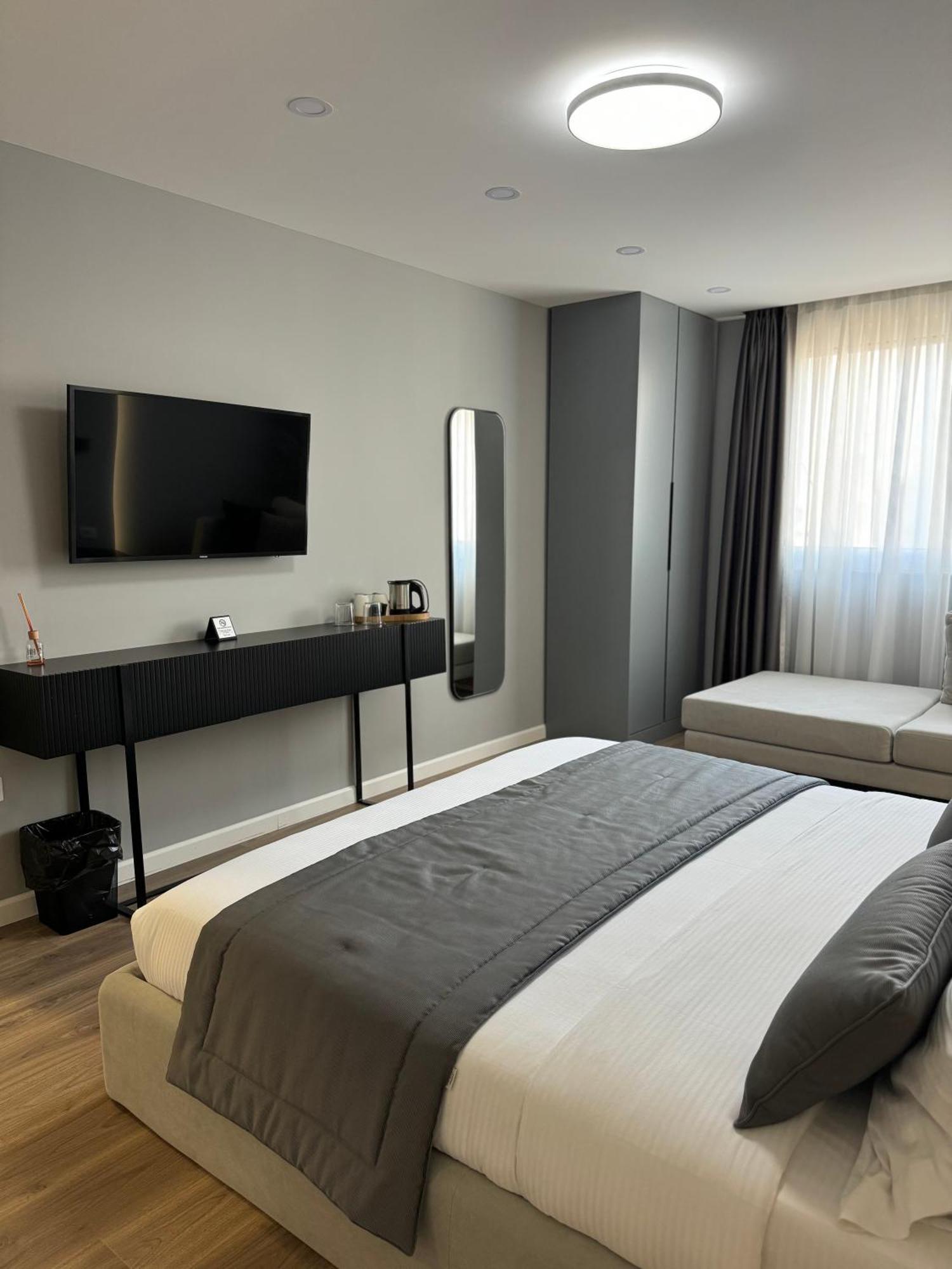 L'Hotel Тирана Екстериор снимка